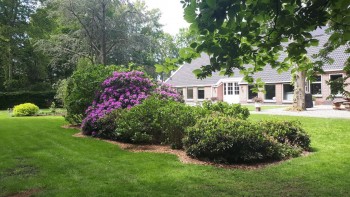 De prachtige tuin van Trouwlocatie De Mooiste dag in Veendam